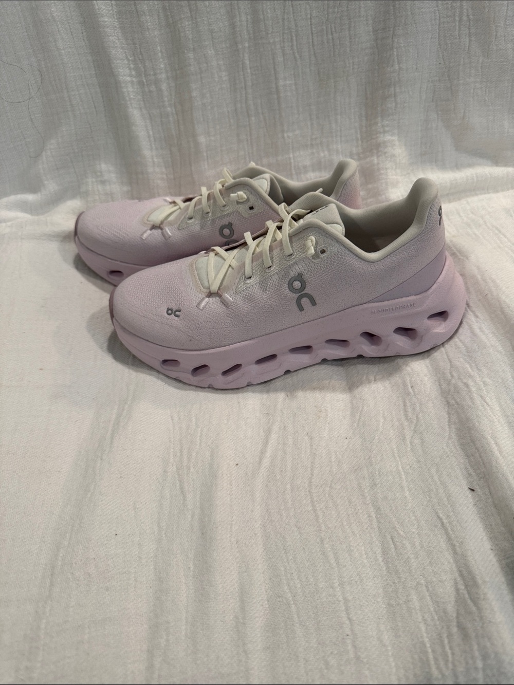 On Running Cloudtilt Womens Sneakers in Orchid/ivory color size 7